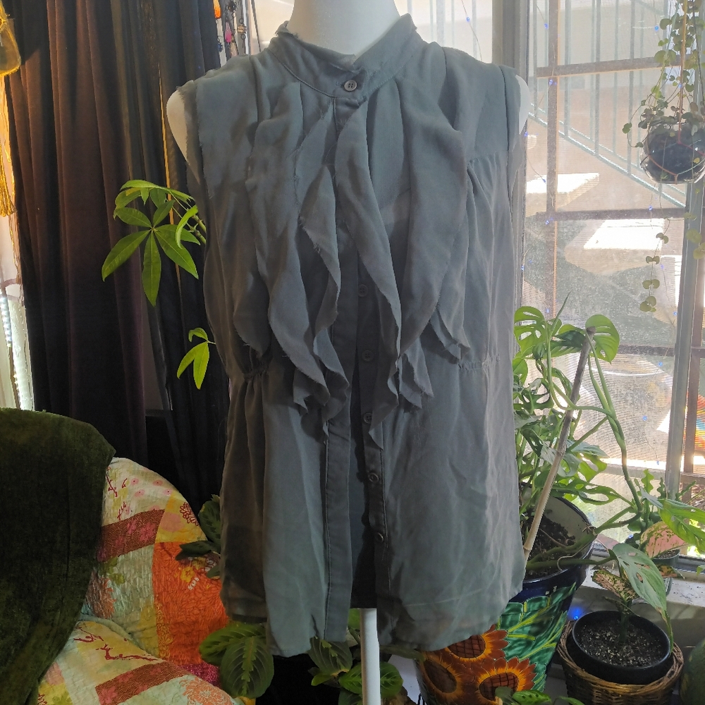 2 piece gray sleeveless ruffle blouse with cami